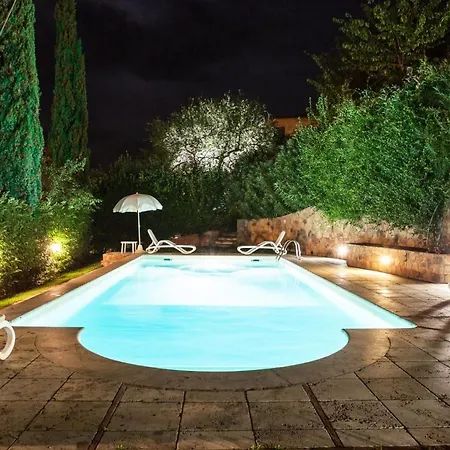 Sleeps 6 Pool Wifi * סינאלונגה